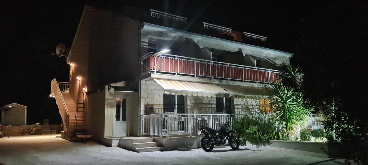 Luxury Apartments Oasis Lumbarda Buitenkant foto