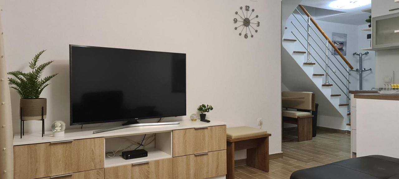 Luxury Apartments Oasis Lumbarda Buitenkant foto